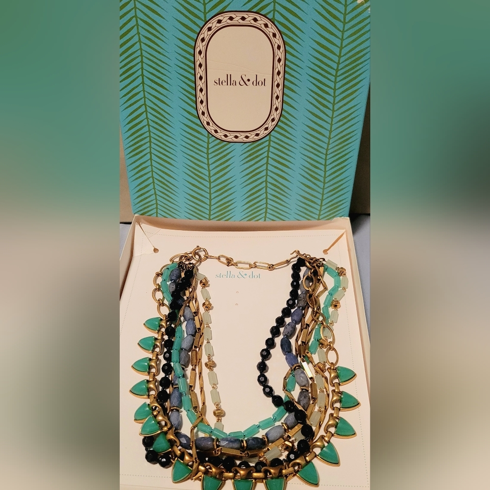 Stella & Dot Green Sutton Necklace